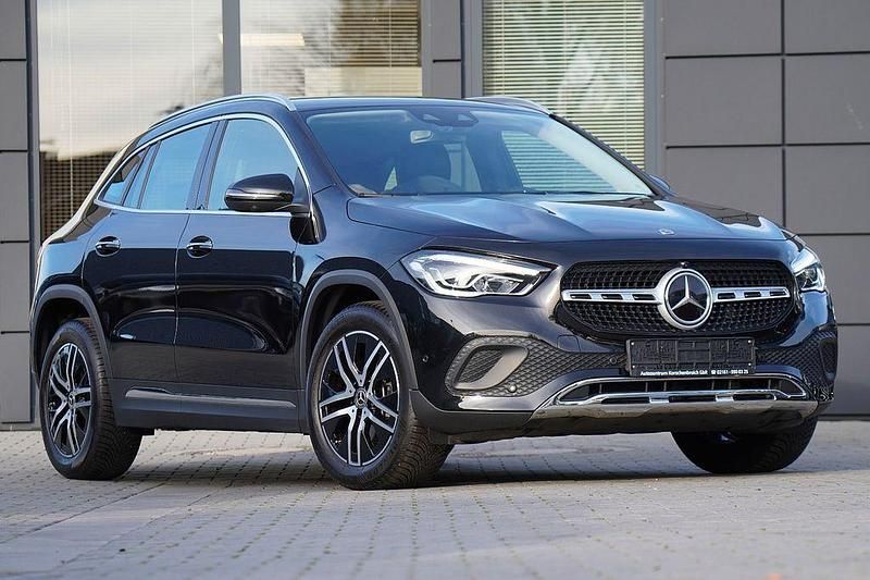 Schwarz Gebraucht 2021 Mercedes GLA250 SUV | 34.980 € (Guter Preis) - Bild 1/4