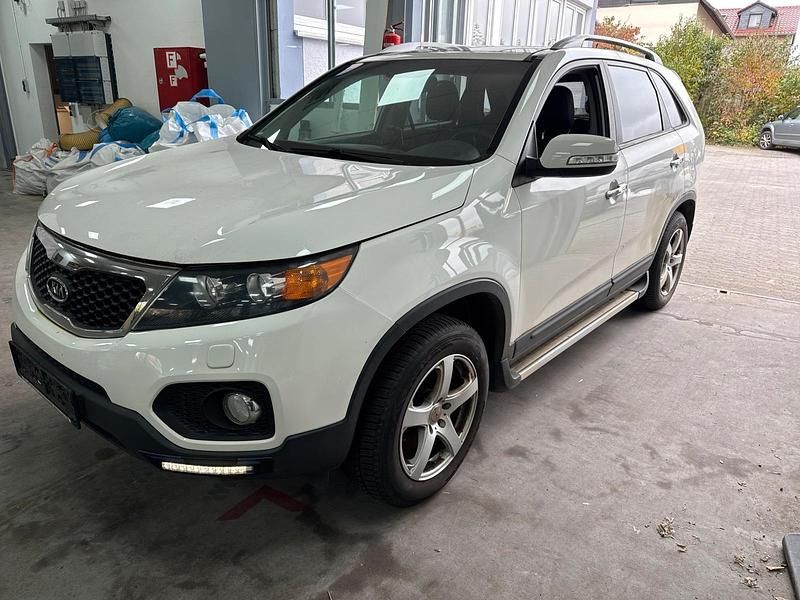 Weiß Gebraucht 2011 Kia Sorento SUV | 3.900 € (Fairer Preis) - Bild 1/4