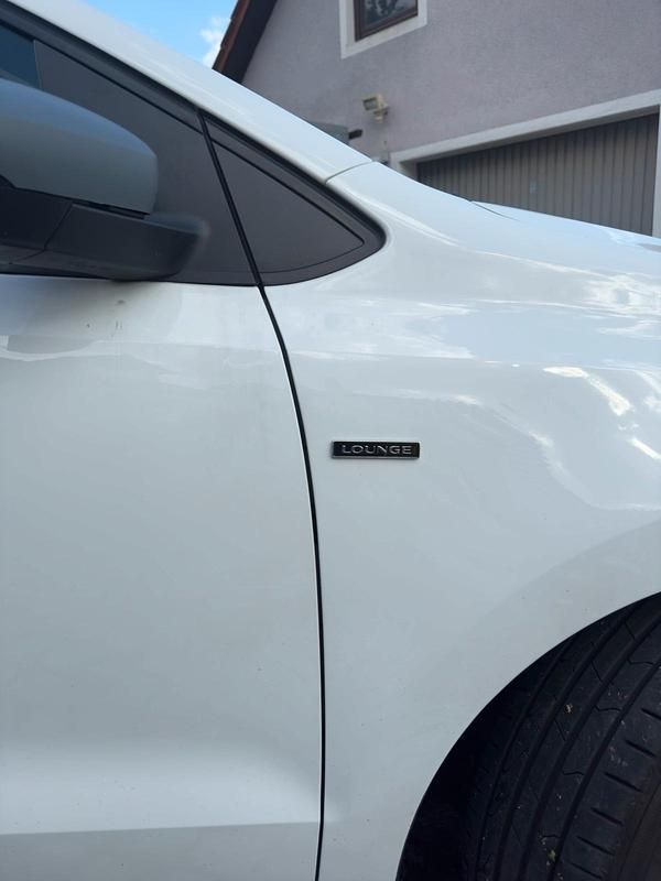 Gebraucht VW Polo LOUNGE 90 PS (66 kW) 2015 Weiß Kleinwagen