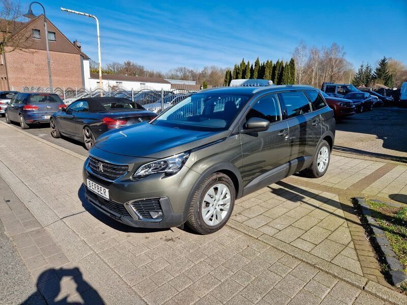 Grau Gebraucht 2019 Peugeot 5008 Business-Line Van / Kleinbus | 15.990 € (Guter Preis) - Bild 1/4