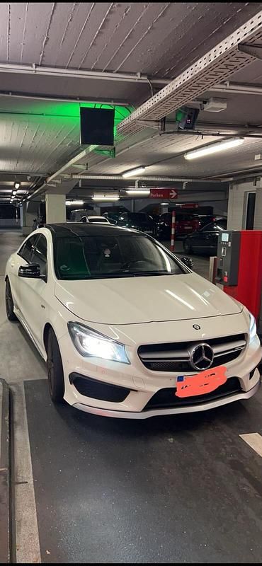 Weiß Gebraucht 2015 Mercedes CLA45 AMG AMG Coupé | 26.700 € (Guter Preis) - Bild 1/4