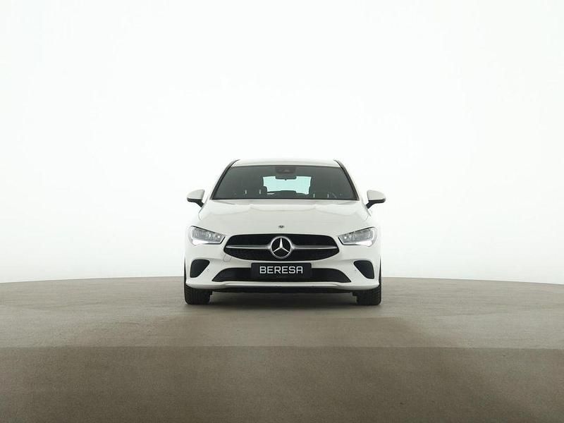 Gebraucht Mercedes CLA200 Shooting Brake 163 PS (119 kW) 2022 Weiß Kombi