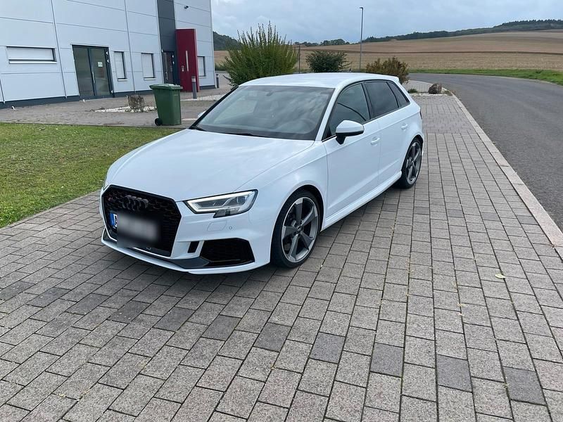 Weiß Gebraucht 2019 Audi RS3 Kleinwagen | 39.900 € (Guter Preis) - Bild 1/4