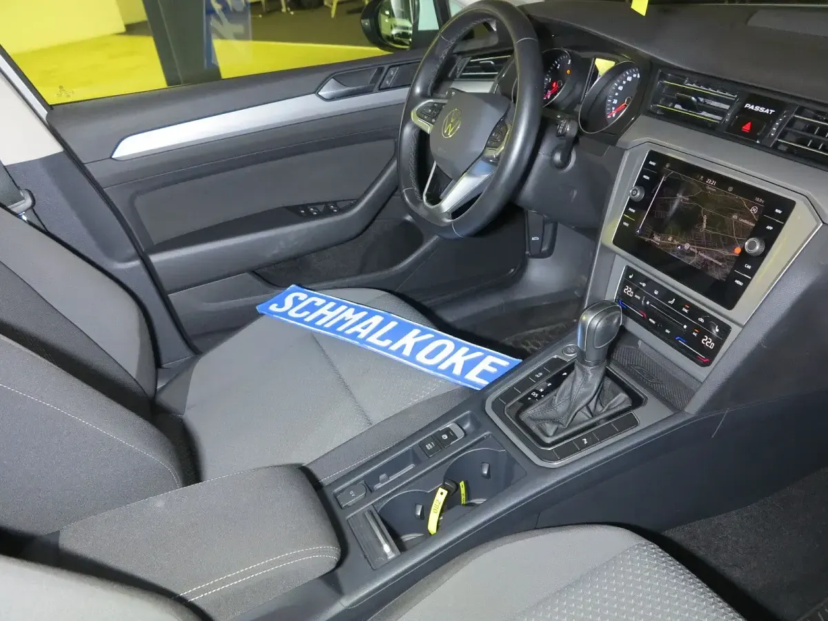 Gebraucht VW Passat 150 PS (110 kW) 2023 Gletscherweiss Kombi