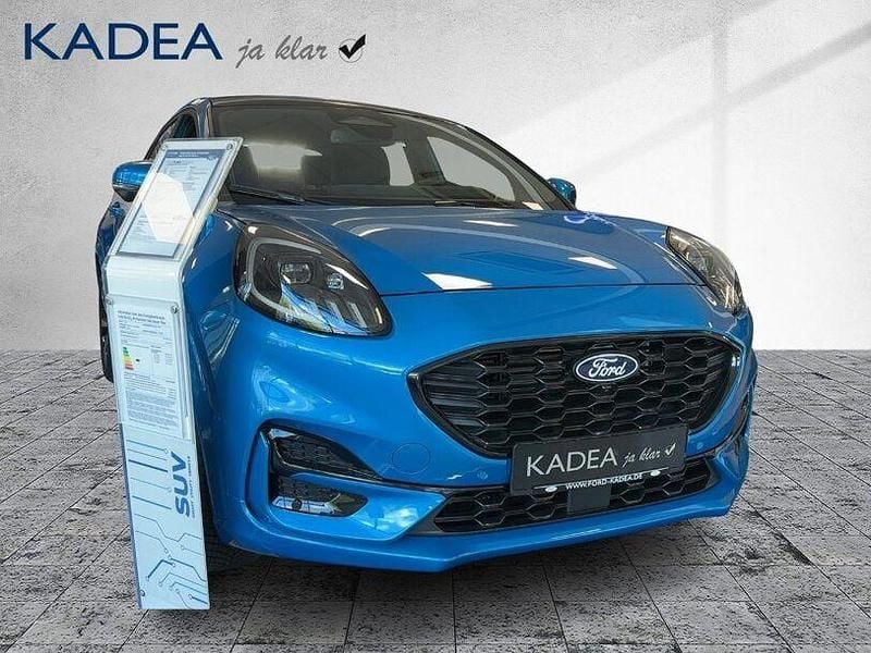 Digital aqua blue Neu 2025 Ford Puma Gen-E ST-Line X Limousine | 30.700 € - Bild 1/4