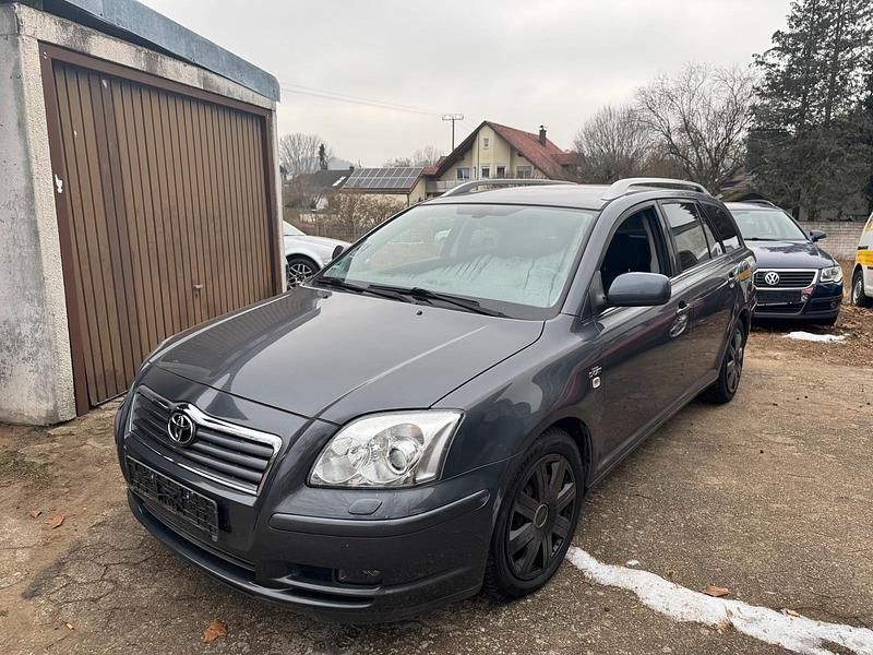 Grau Gebraucht 2006 Toyota Avensis Kombi | 1.790 € - Bild 1/4
