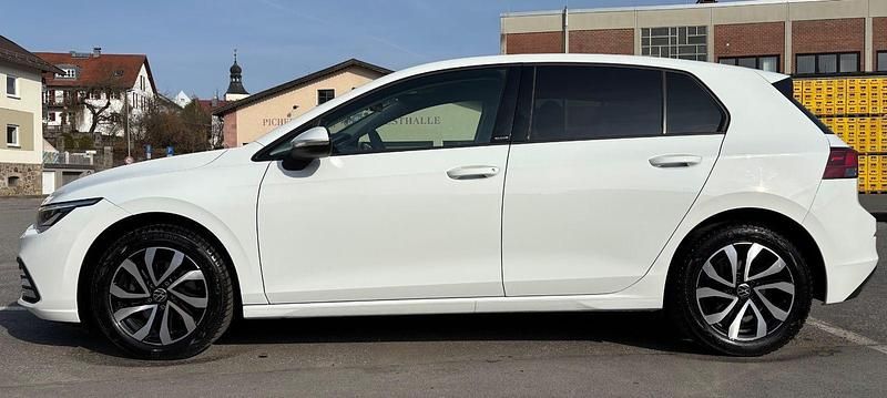 Gebraucht VW Golf VII Active 150 PS (110 kW) 2021 Weiß Kleinwagen