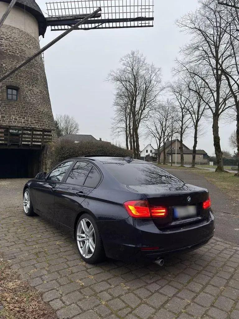 Second-hand BMW 320 Efficient Dynamics 163 CP (119 kW) 2012 Albastru Berlinǎ
