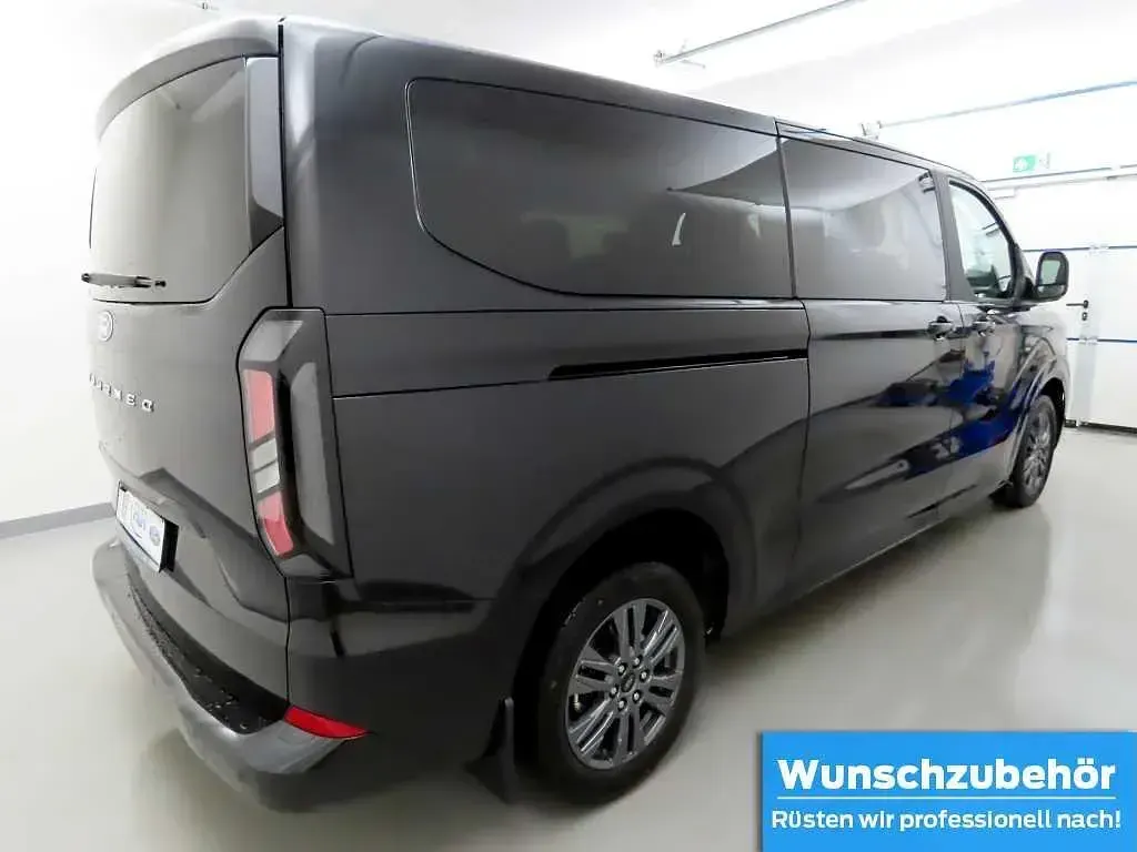 Gebraucht Ford Tourneo Custom Titanium 170 PS (125 kW) 2024 Obsidianschwarz metallic Van
