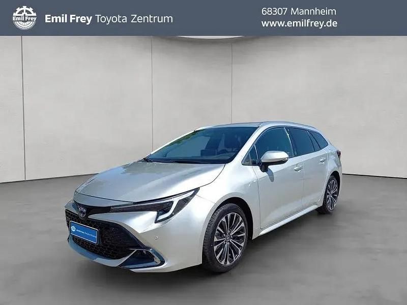 Cosmicsilber metallic Gebraucht 2023 Toyota Corolla Team Kombi | 28.490 € (Fairer Preis) - Bild 1/4