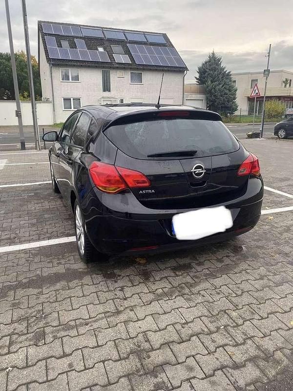 Gebraucht Opel Astra Design Edition 116 PS (85 kW) 2011 Limousine