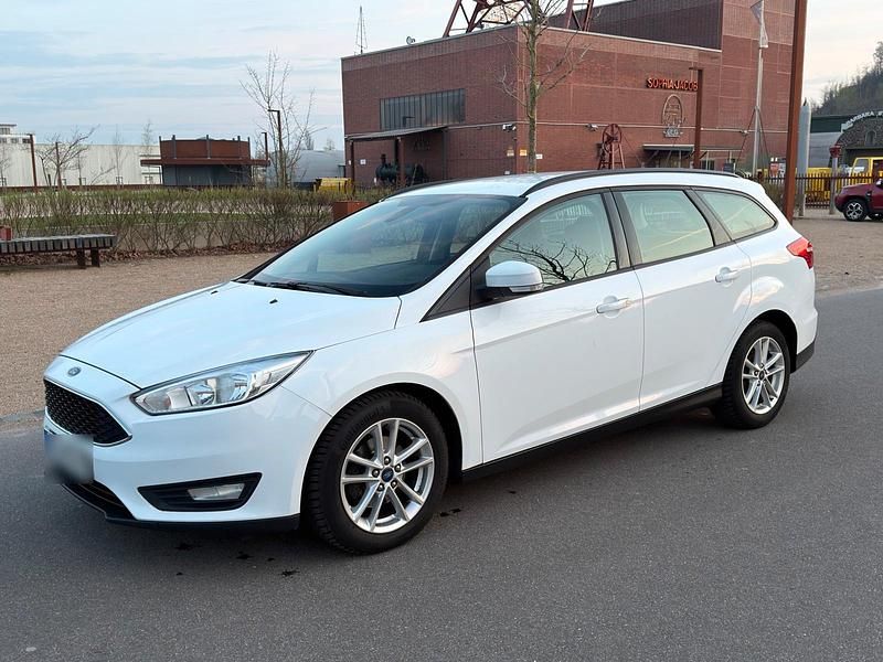Gebraucht Ford Focus 95 PS (69 kW) 2016 Weiß Kombi