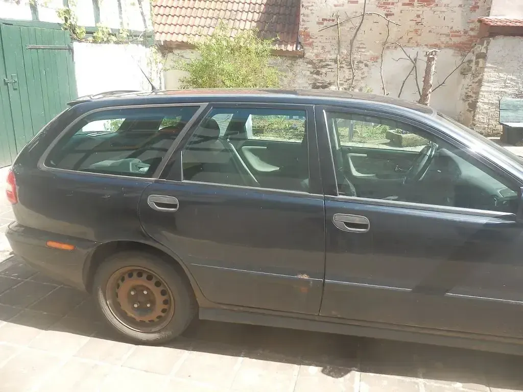 Gebraucht Volvo V40 122 PS (89 kW) 2003 Schwarz Kombi