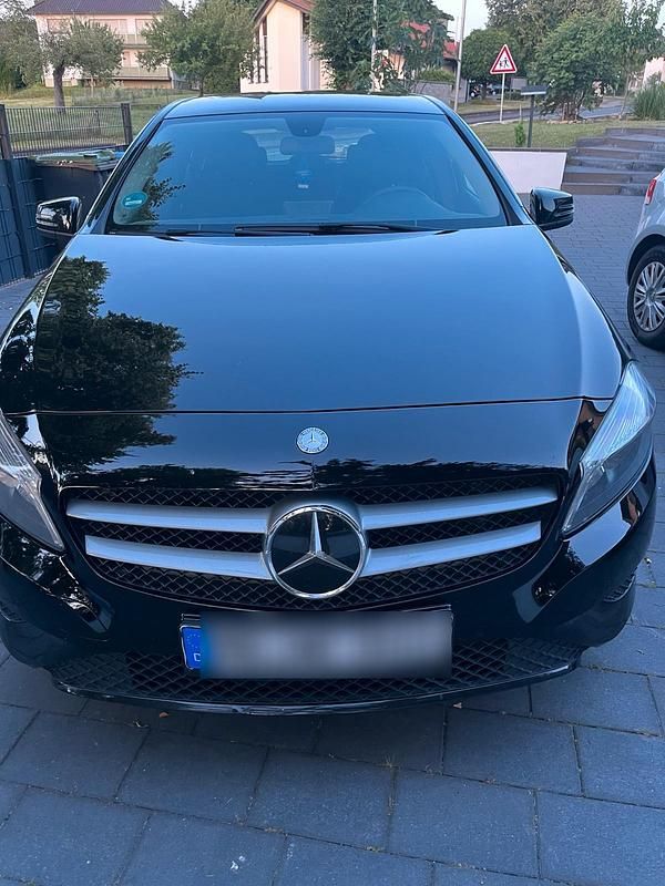Schwarz Gebraucht 2013 Mercedes A180 Kleinwagen | 8.499 € (Fairer Preis) - Bild 1/4