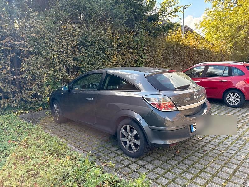 Grau Gebraucht 2009 Opel Astra GTC Coupé | 3.200 € (Fairer Preis) - Bild 1/4