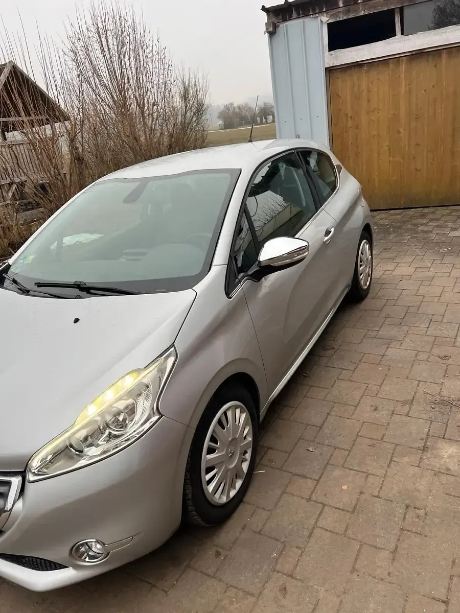 Gebraucht Peugeot 208 92 PS (67 kW) 2013 Silber Kleinwagen