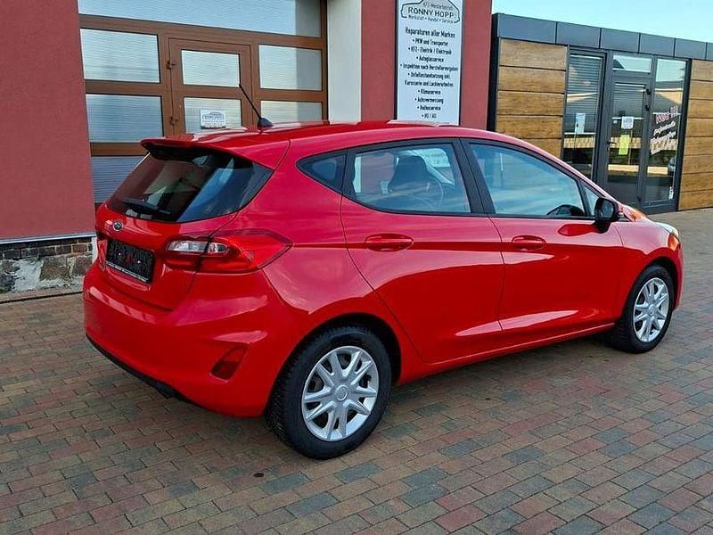 Gebraucht Ford Fiesta Trend 101 PS (74 kW) 2018 Rot Kleinwagen