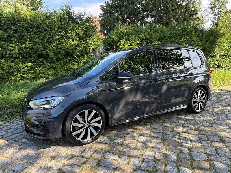 Grau Gebraucht 2019 VW Touran R-line Van / Kleinbus | 24.000 € (Guter Preis) - Bild 1/4