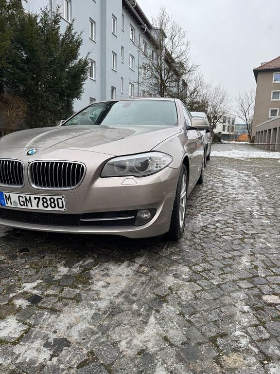 Schwarz Gebraucht 2012 BMW 520 Sport Line Limousine | 7.450 € (Guter Preis) - Bild 1/4