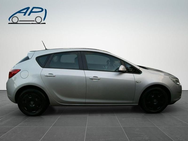 Gebraucht Opel Astra Edition 116 PS (85 kW) 2011 Silber Limousine