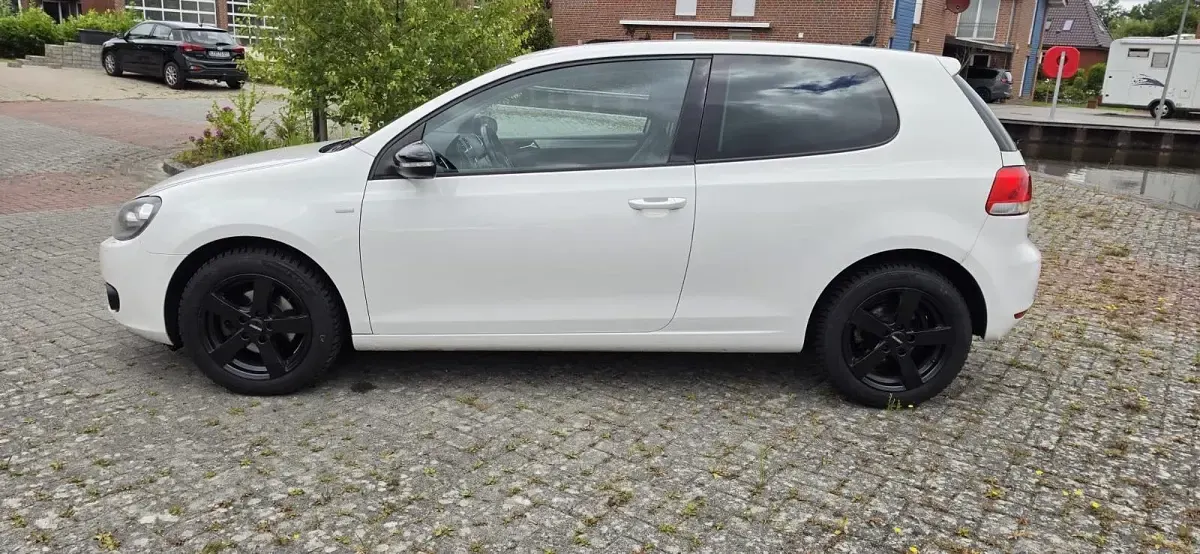 Gebraucht VW Golf VII 105 PS (77 kW) 2012 Weiß Limousine