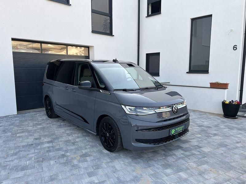 Gebraucht VW Multivan Edition 150 PS (110 kW) 2024 Pure grey Van