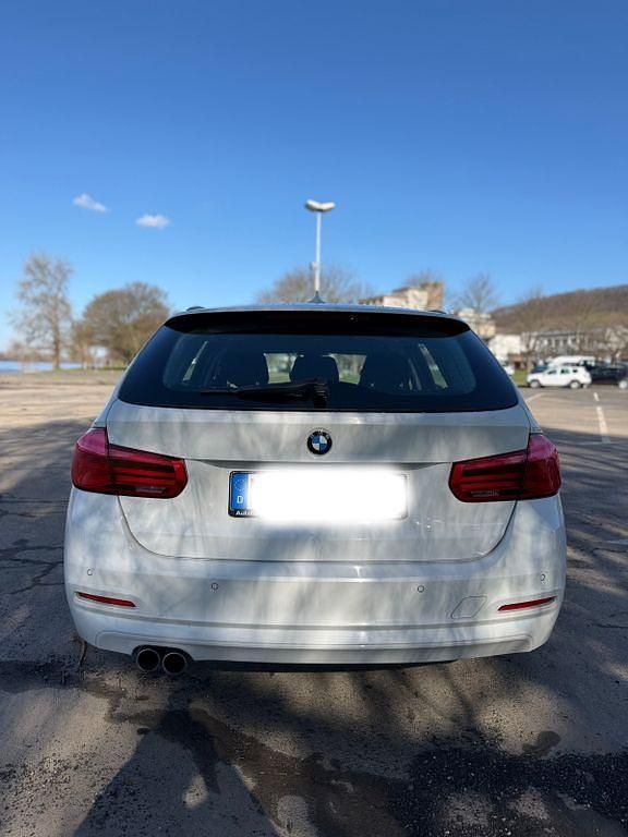 Gebraucht BMW 320 Advantage 190 PS (139 kW) 2017 Weiß Kombi
