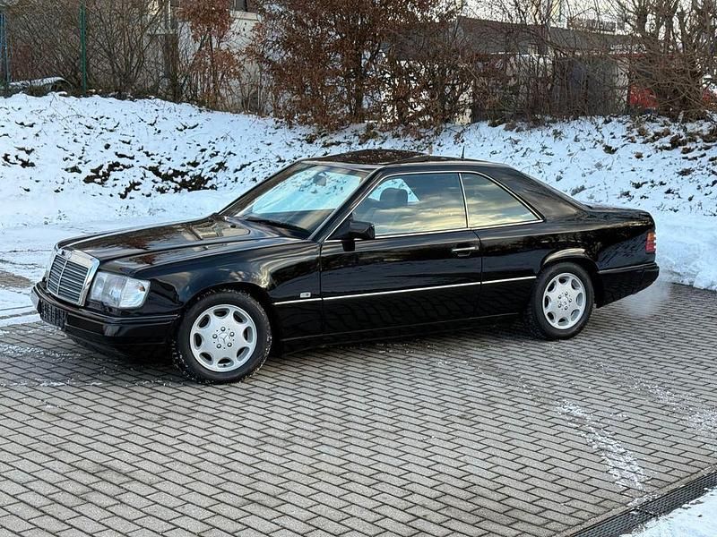 Schwarz Gebraucht 1993 Mercedes E320 Exclusive Coupé | 21.950 € - Bild 1/4