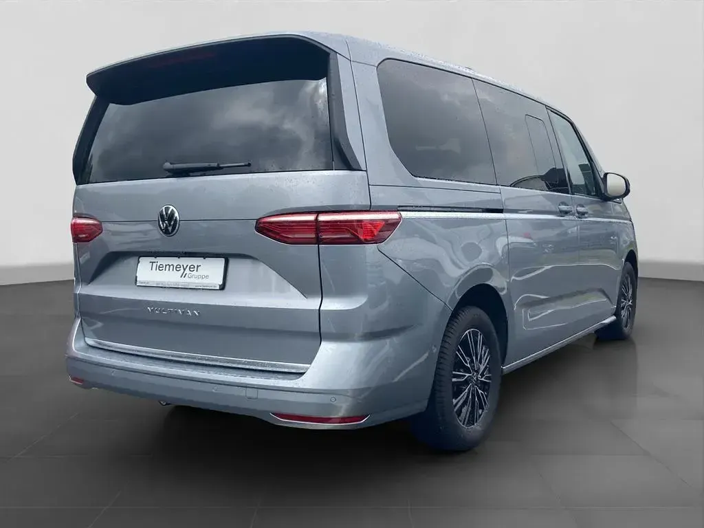 Używany VW T7 Style 150 KM (110 kW) 2025 Srebrny Van