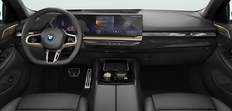 Gebraucht BMW 550e Comfort Edition 177 PS (130 kW) 2025 Grün Kombi