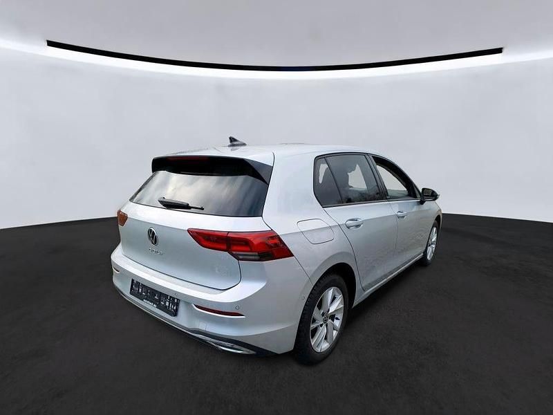 Gebraucht VW Golf VIII Active 116 PS (85 kW) 2022 Reflexsilber Limousine