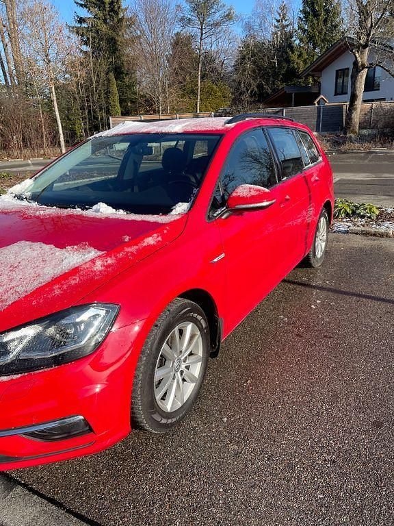 Rot Gebraucht 2019 VW Golf VII Comfortline Kombi | 14.400 € - Bild 1/4