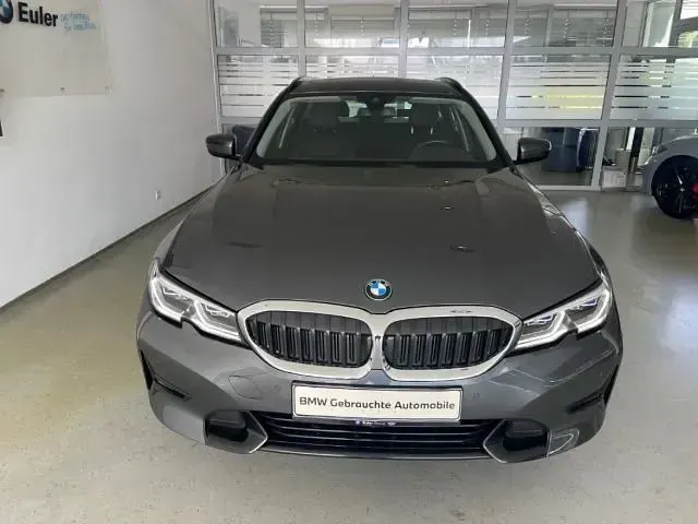 Gebraucht BMW 330 Sport Line 258 PS (189 kW) 2022 Grau Kombi