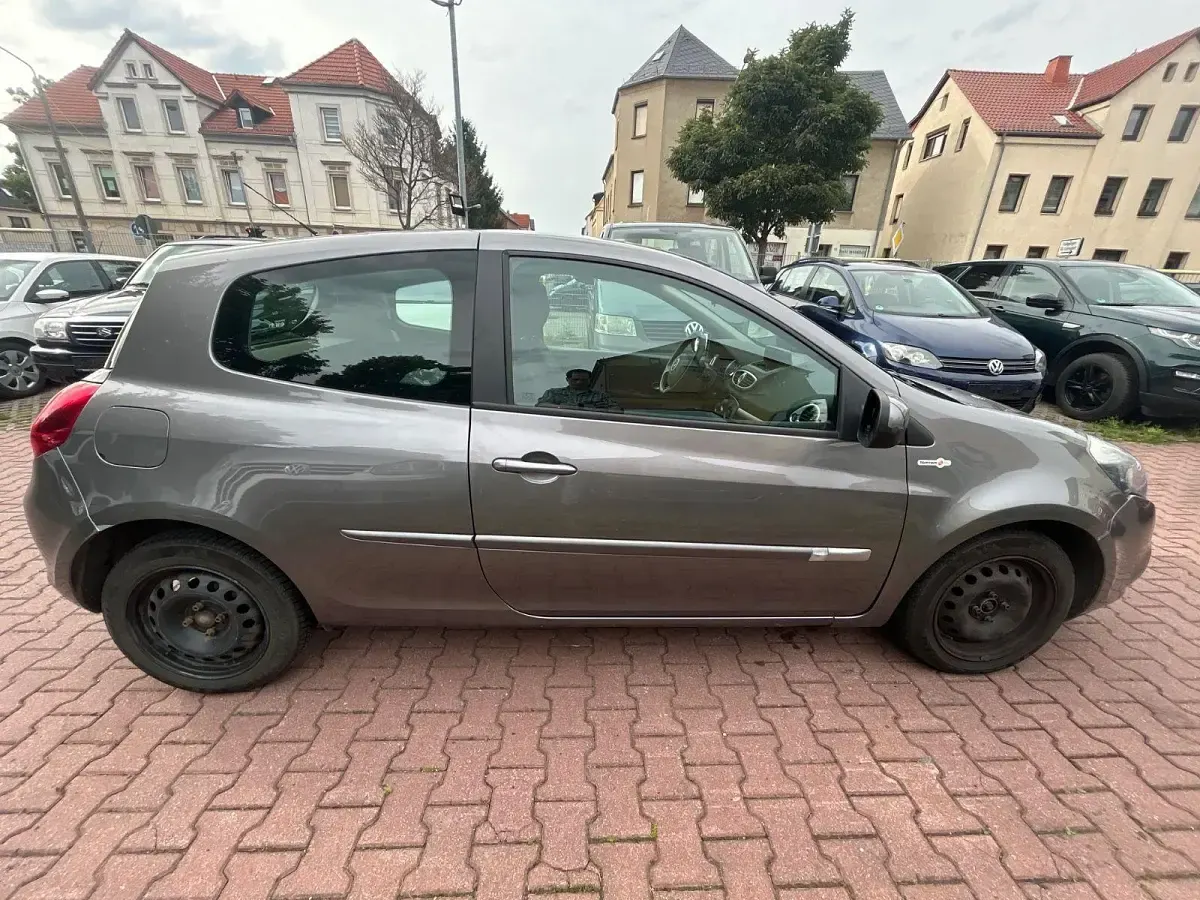 Gebraucht Renault Clio IV Expression 75 PS (55 kW) 2012 Grau Kleinwagen