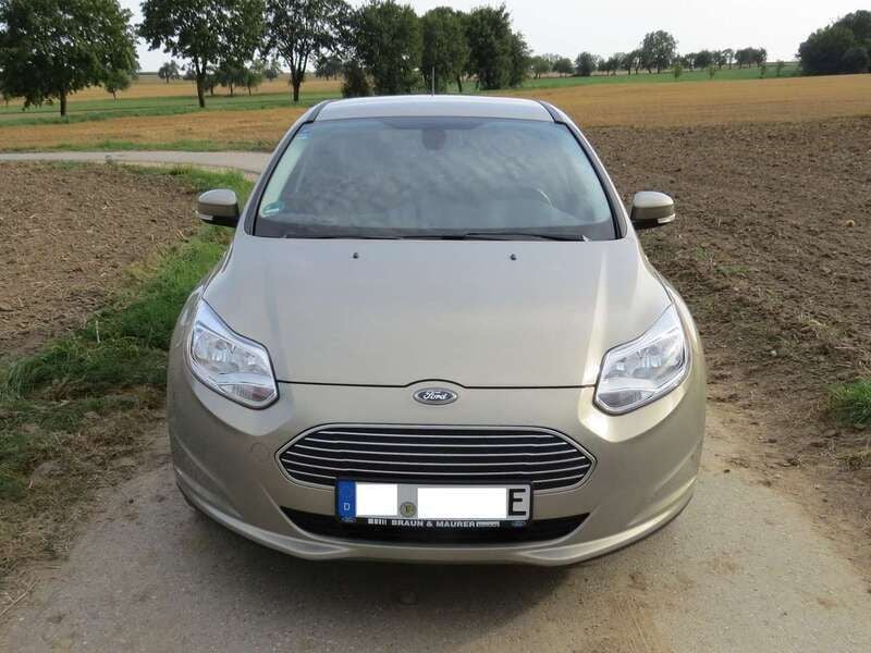 Grau Gebraucht 2017 Ford Focus Electric Kleinwagen | 9.000 € - Bild 1/4