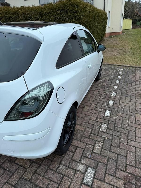 Gebraucht Opel Corsa 88 PS (64 kW) 2010 Weiß Kleinwagen