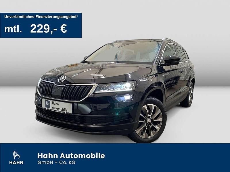 Schwarzmagic perleffekt met. Gebraucht 2022 Skoda Karoq Clever SUV | 23.899 € (Fairer Preis) - Bild 1/3