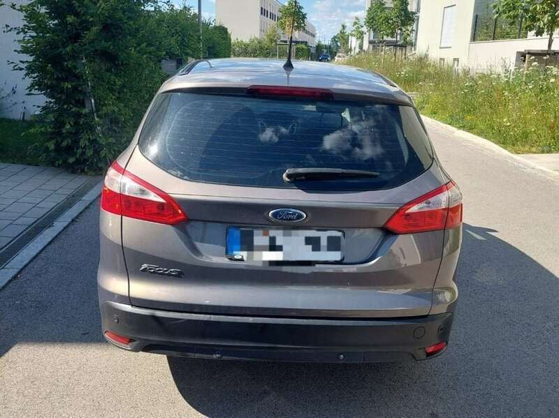 Grau Gebraucht 2012 Ford Focus Champions Edition Kombi | 3.500 € (Superpreis) - Bild 1/4