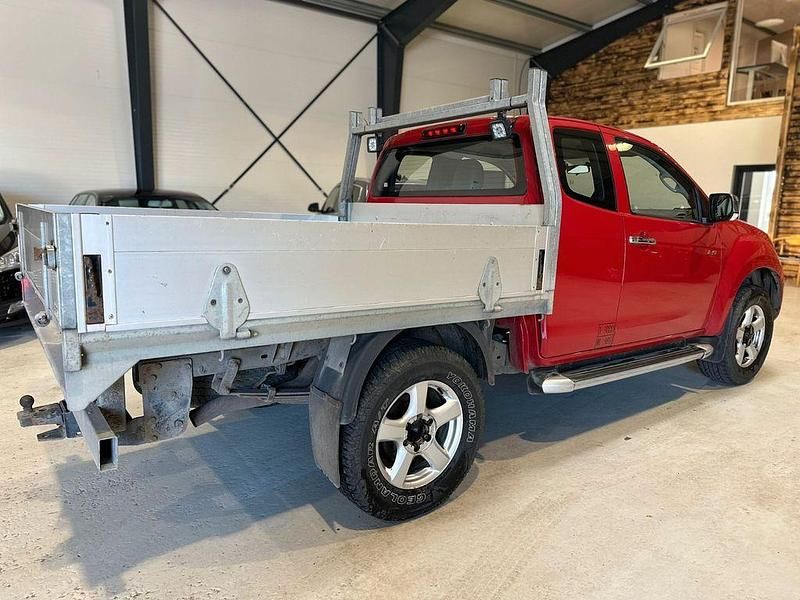 Usado Isuzu D-Max 163 HP (119 kW) 2015 Vermelho SUV