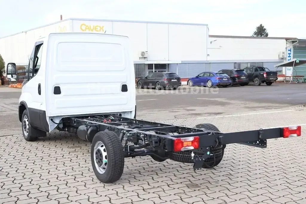Nouvelle Iveco Daily 140 ch (102 kW) 2026 Blanc Monospace