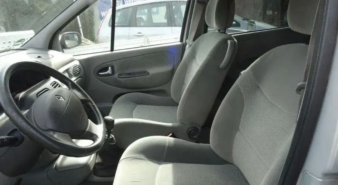 Gebraucht Renault Scénic 107 PS (78 kW) 2002 Silber Van / Kleinbus