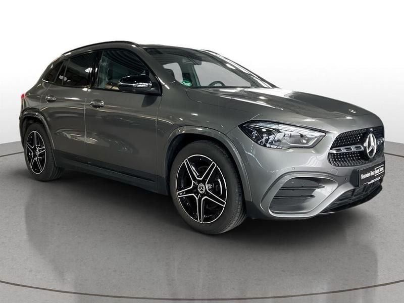 Gebraucht Mercedes GLA200 AMG line 163 PS (119 kW) 2025 Metalliclack mountaingrau SUV