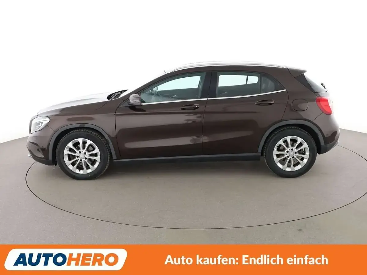 Gebraucht Mercedes GLA180 Urban 122 PS (89 kW) 2016 Orientbraun SUV