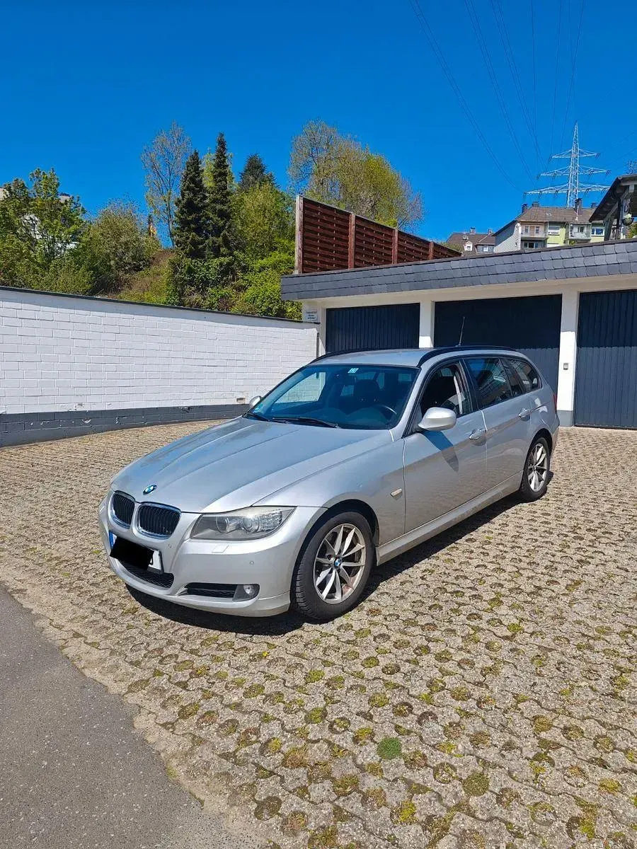 Gebraucht BMW 320 184 PS (135 kW) 2010 Silber Kombi
