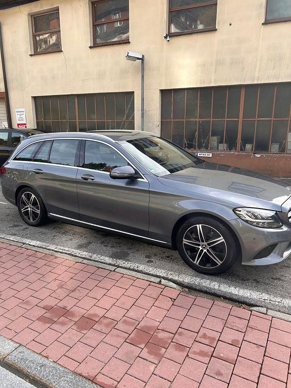 Grau Gebraucht 2021 Mercedes C200 Kombi | 18.700 € (Guter Preis) - Bild 1/4