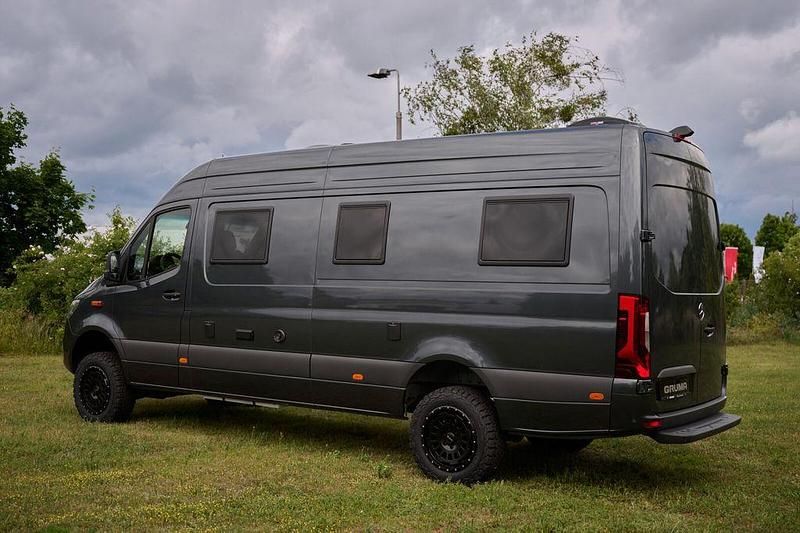 Gebraucht Mercedes Sprinter 190 PS (139 kW) 2025 Grau Van