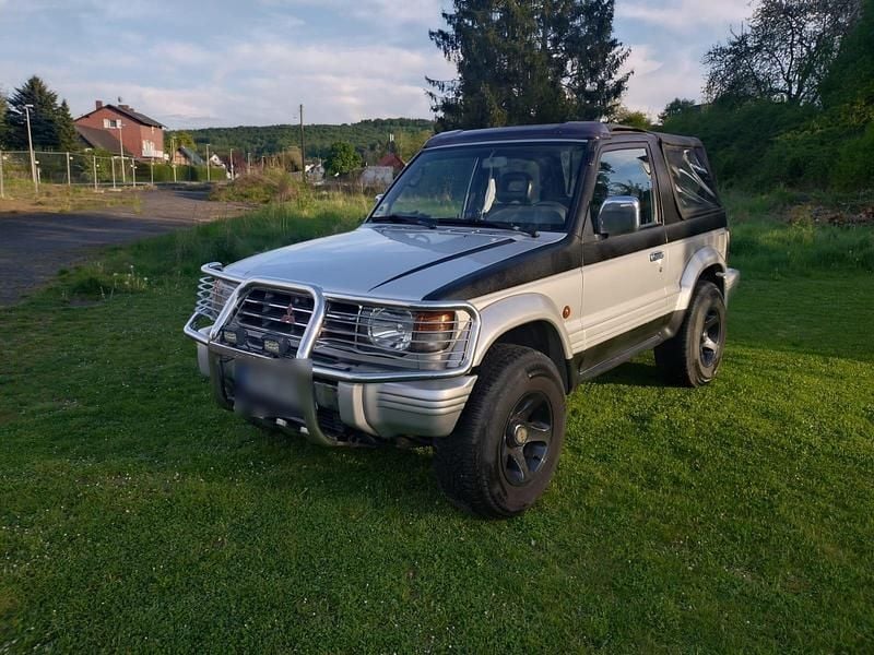 Silber Gebraucht 2000 Mitsubishi Pajero SUV | 12.000 € (Etwas zu teuer) - Bild 1/4
