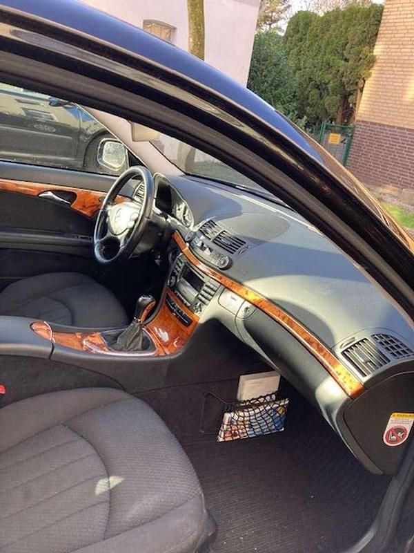 Gebraucht 2006 Mercedes E200 Elegance Limousine | 5.700 € (Fairer Preis) - Bild 1/3