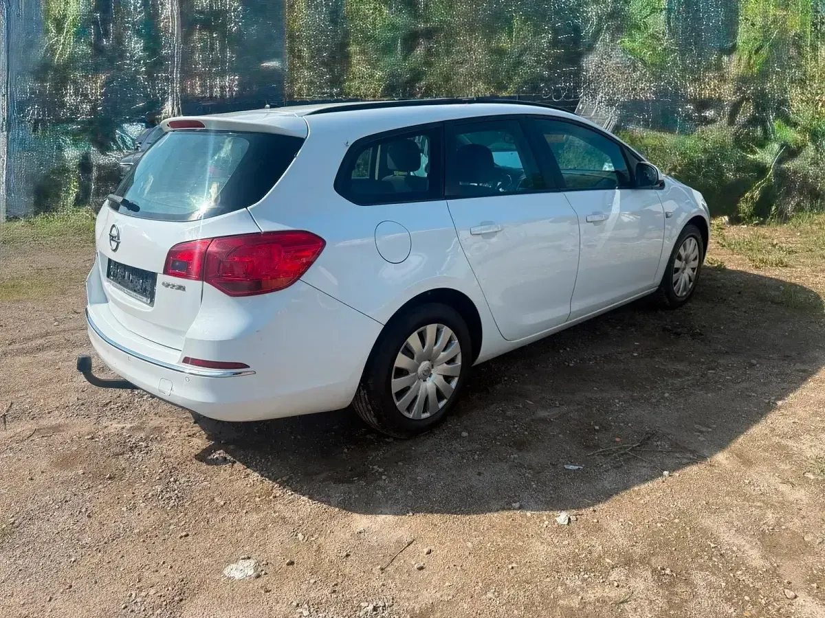 Gebraucht Opel Astra 110 PS (80 kW) 2014 Weiß Kombi