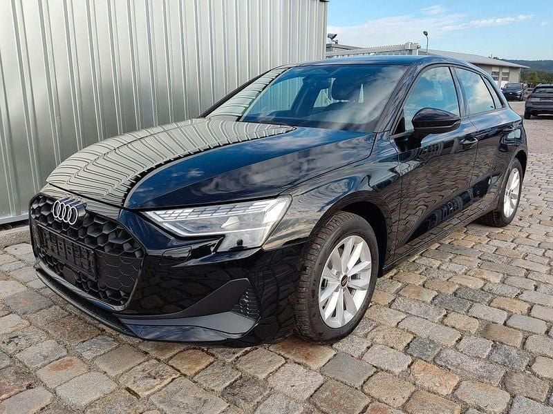 Schwarz schwarz Neu 2025 Audi A3 Sportback Kleinwagen | 31.079 € (Superpreis) - Bild 1/4